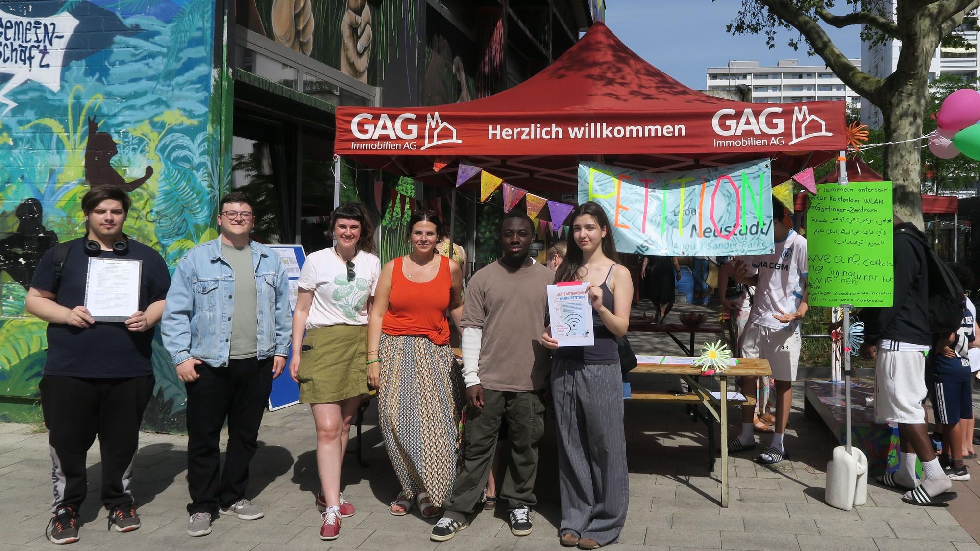 Vor dem Bürgerschaftshaus warben die Aktivisten der Petition um Unterstützung.