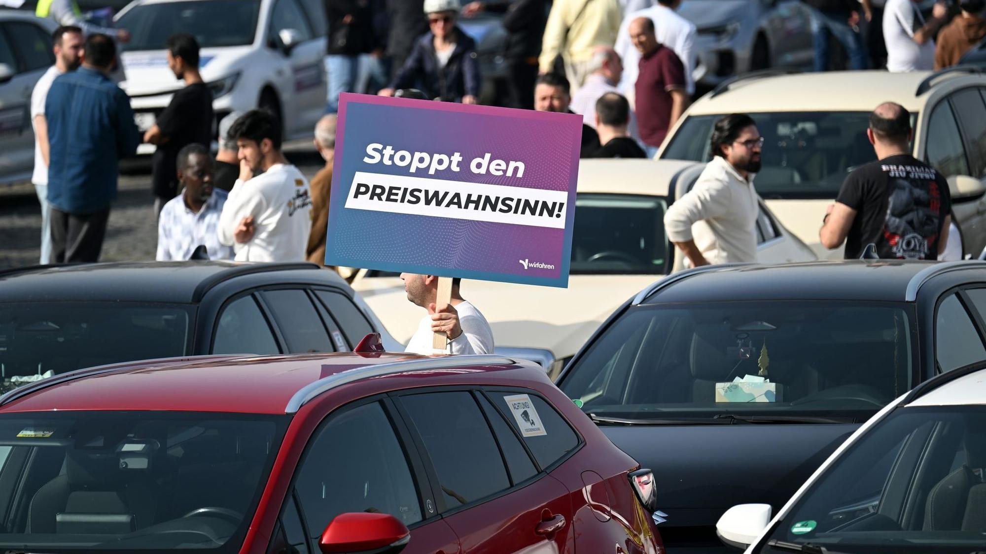 Köln führt Mindestpreise für Mietwagenfahrten ein