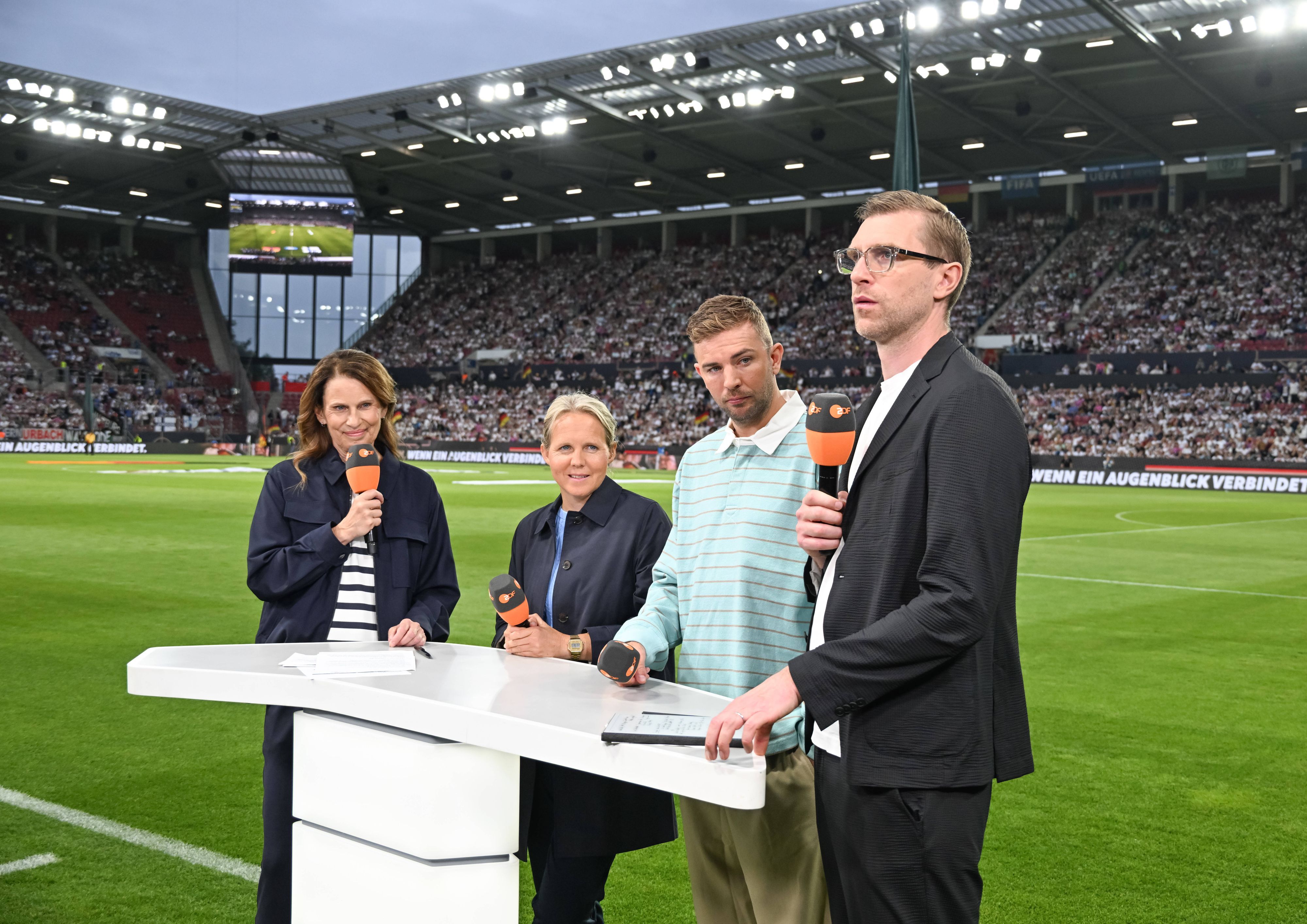 Christoph Kramer an der Seite von Per Mertesacker, Katrin Müller Hohenstein und Friederike Fritz Kromp.