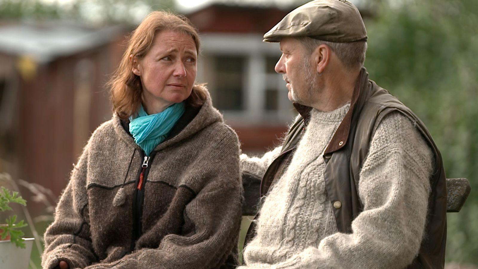 Hofdame Ariane gesteht Bauer Turner gestehen, dass sie keine Gefühle entwickelt hat. (Bild: RTL)