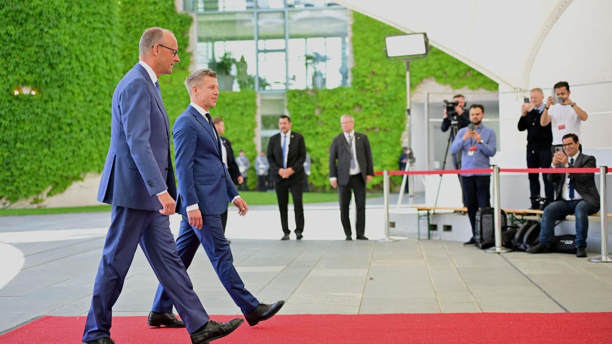 Ungarns Ministerpräsident Magyar in Berlin