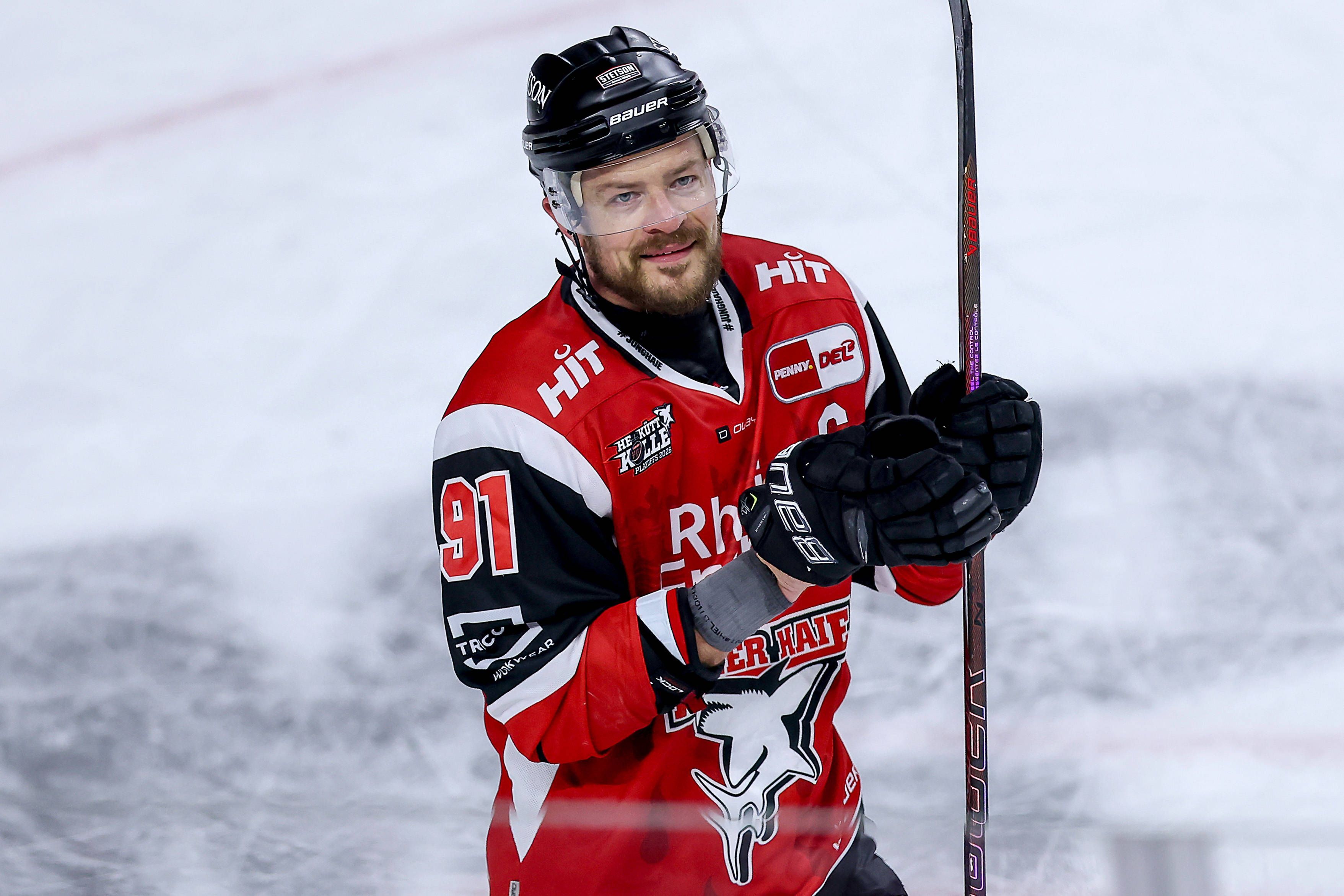 15.04.2026, Eishockey, DEL Halbfinale Play-Offs, Kölner Haie - Eisbären Berlin, Spiel 4, Lanxess-Arena Köln: Moritz Müller Kölner Haie 91 Nordrhein-Westfalen Deutschland *** 15 04 2026, Ice field hockey, DEL semi-final play-offs, Cologne Sharks Eisbären Berlin, Game 4, Lanxess Arena Cologne Moritz Müller Cologne Sharks 91 North Rhine-Westphalia Germany
