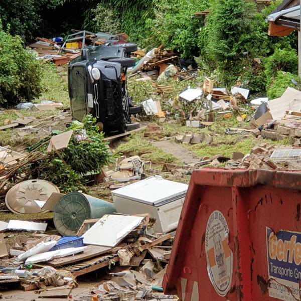 Flut 14. Juli 2021 Odenthalerstraße Bergisch Gladbach. Grundstück von Stefan Müller und Marianne Kappes.