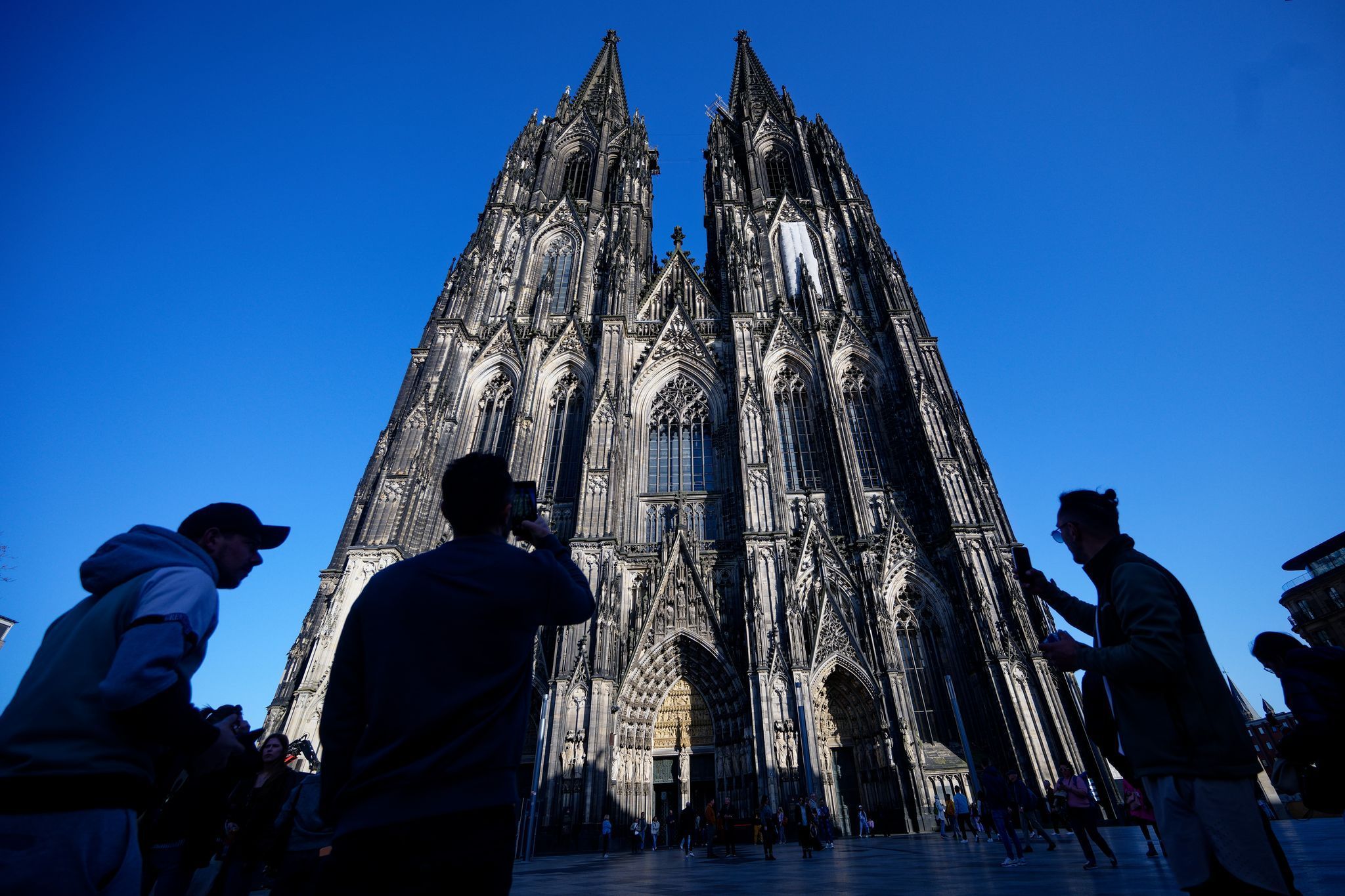Kölner Dom im Sommer.