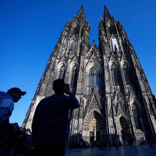Kölner Dom im Sommer.