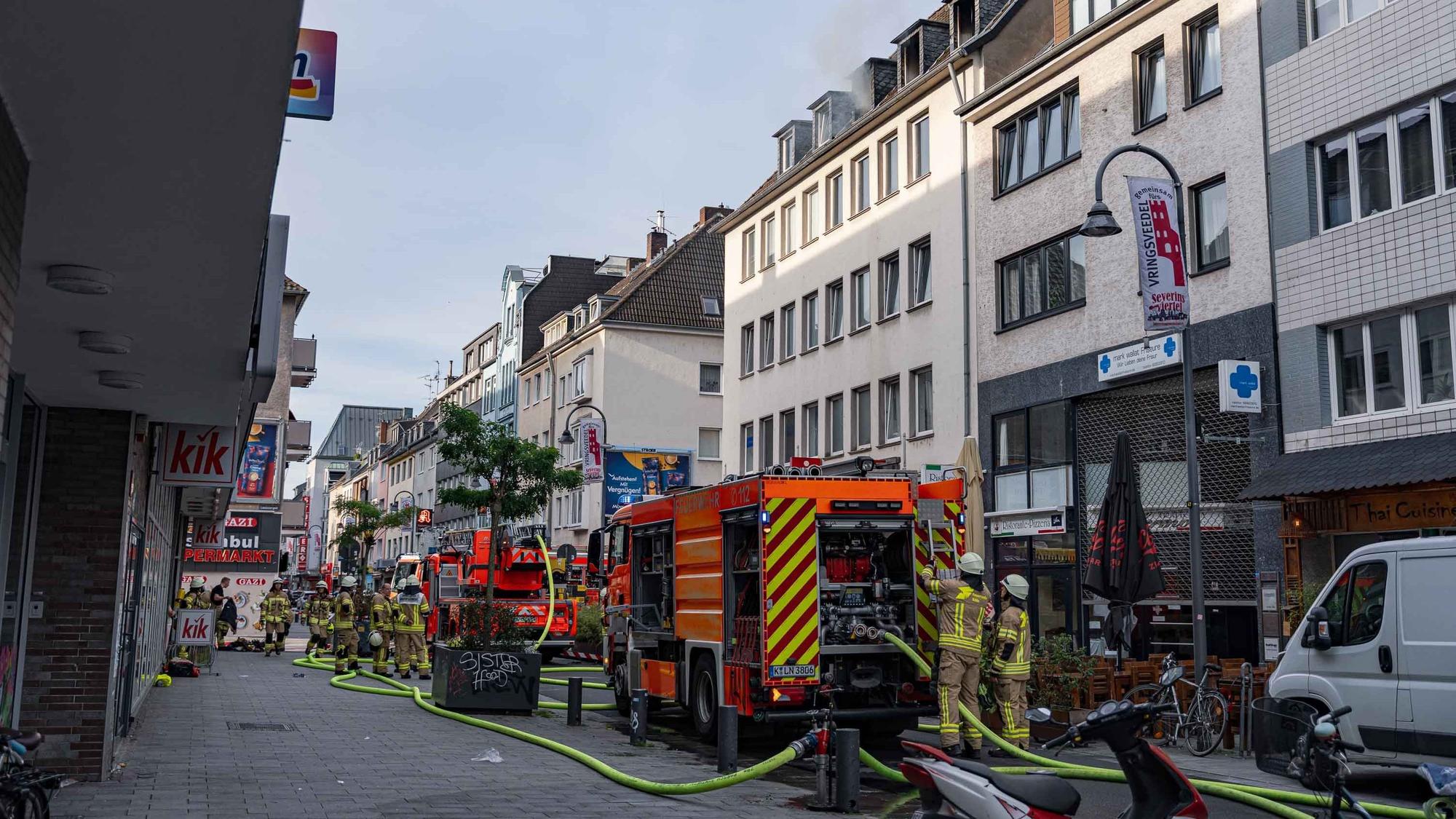 Brand auf der Kölner Severinstraße am Dienstagmorgen (2. Juni)