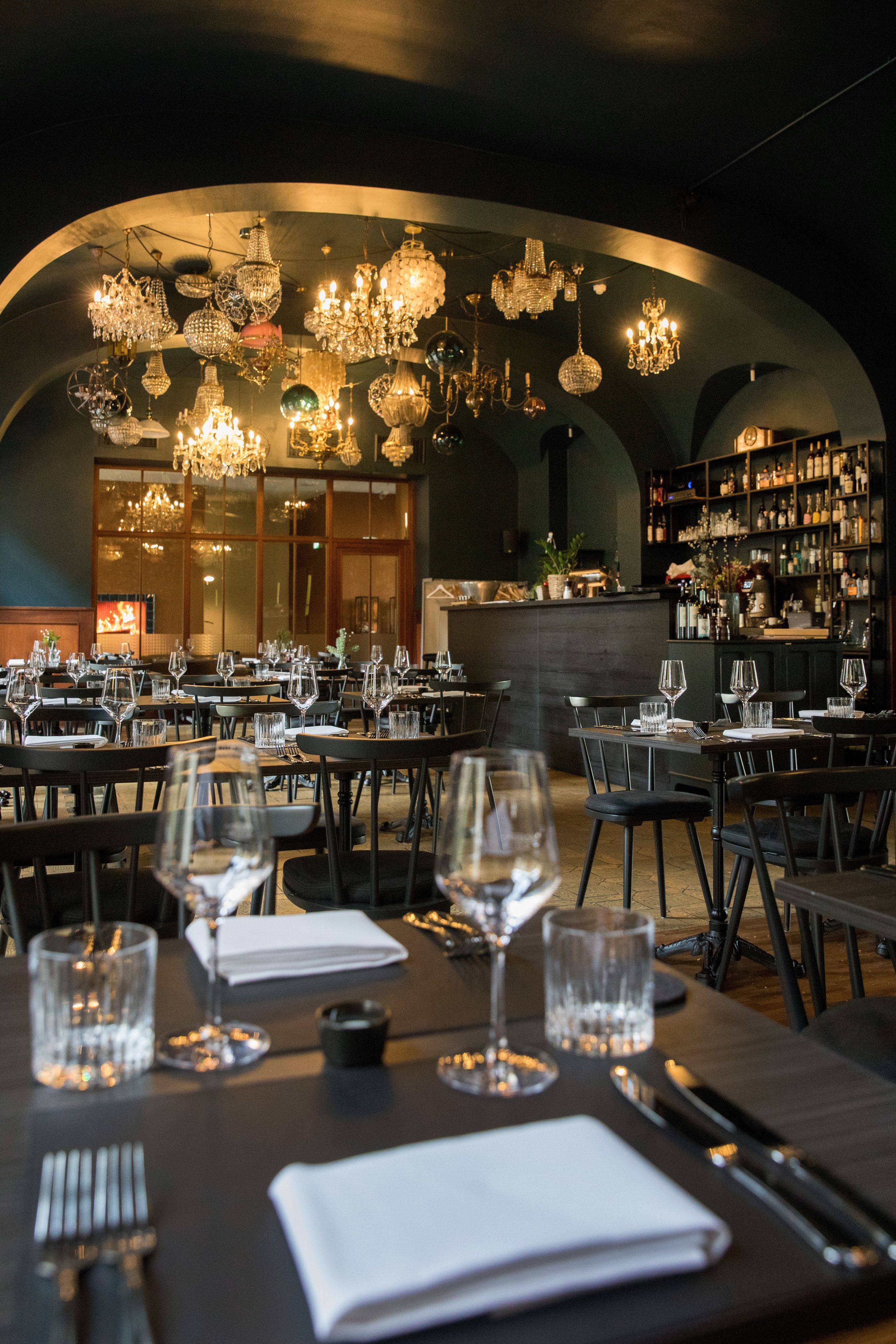Romantisch essen unter Kronleuchtern im Augustin. (Archivbild)