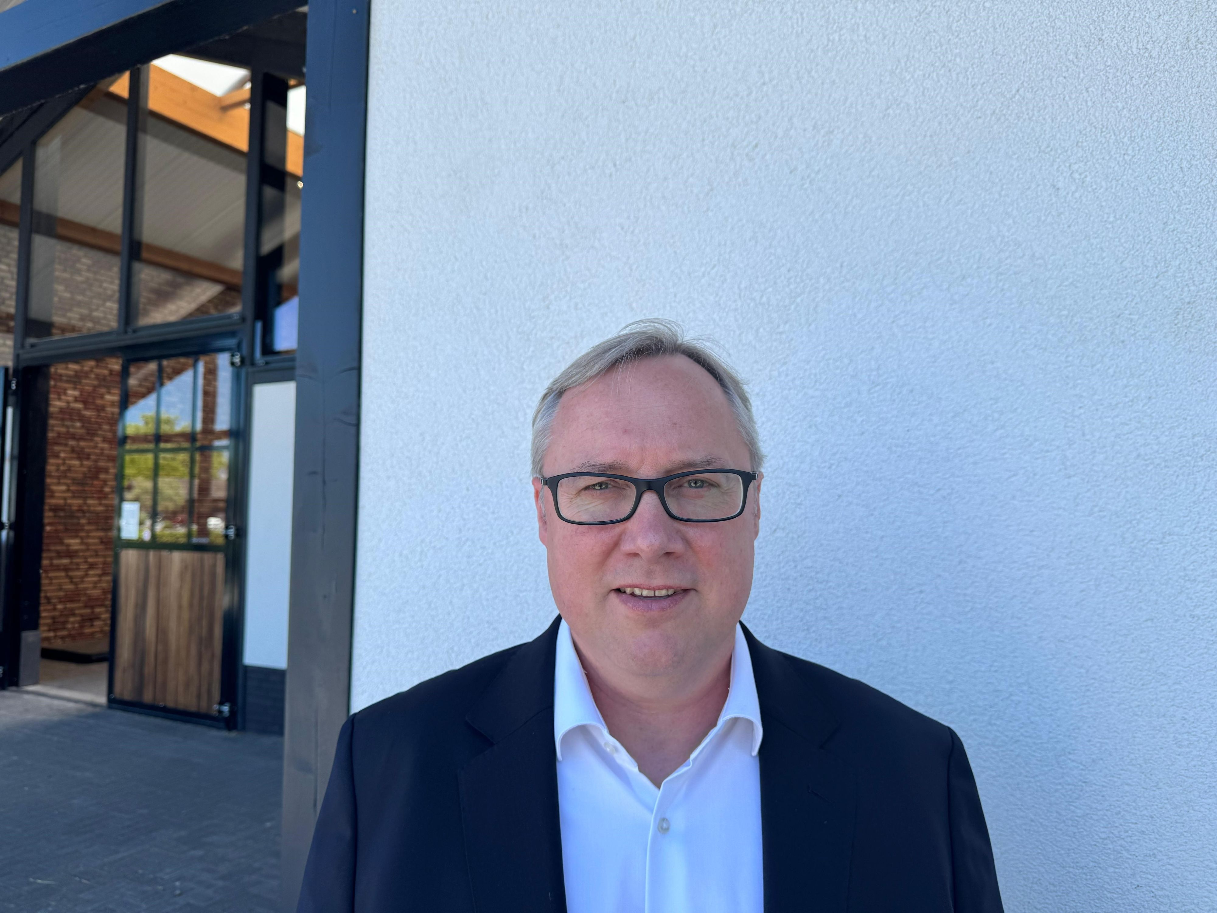 Auf dem Bild ist ein Portrait des Geschäftsführers Christian Boeser zu sehen.