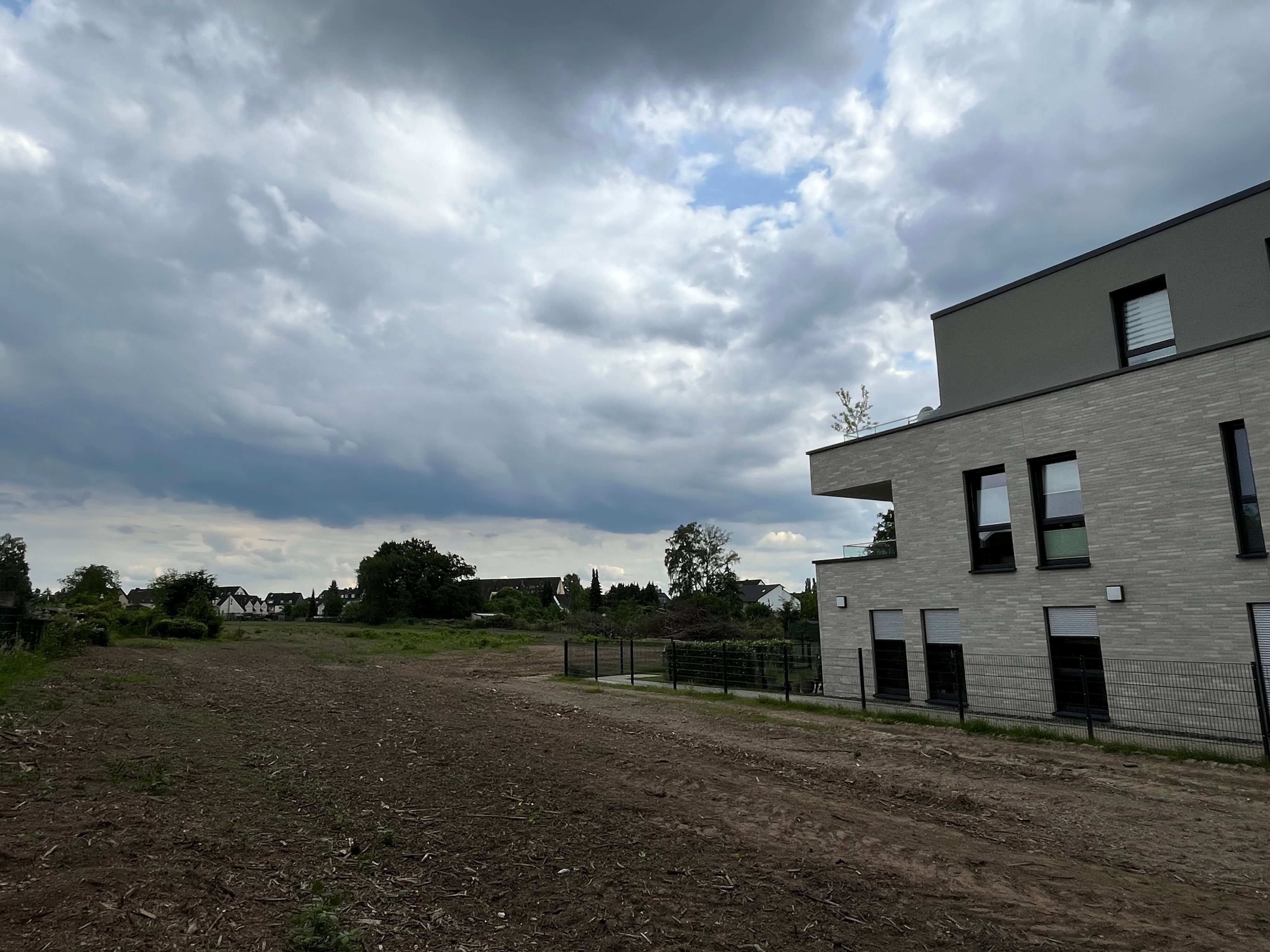 Rund 430 Wohneinheiten und eine Kita sollen zwischen Grüner Weg und Opladener Straße entstehen
