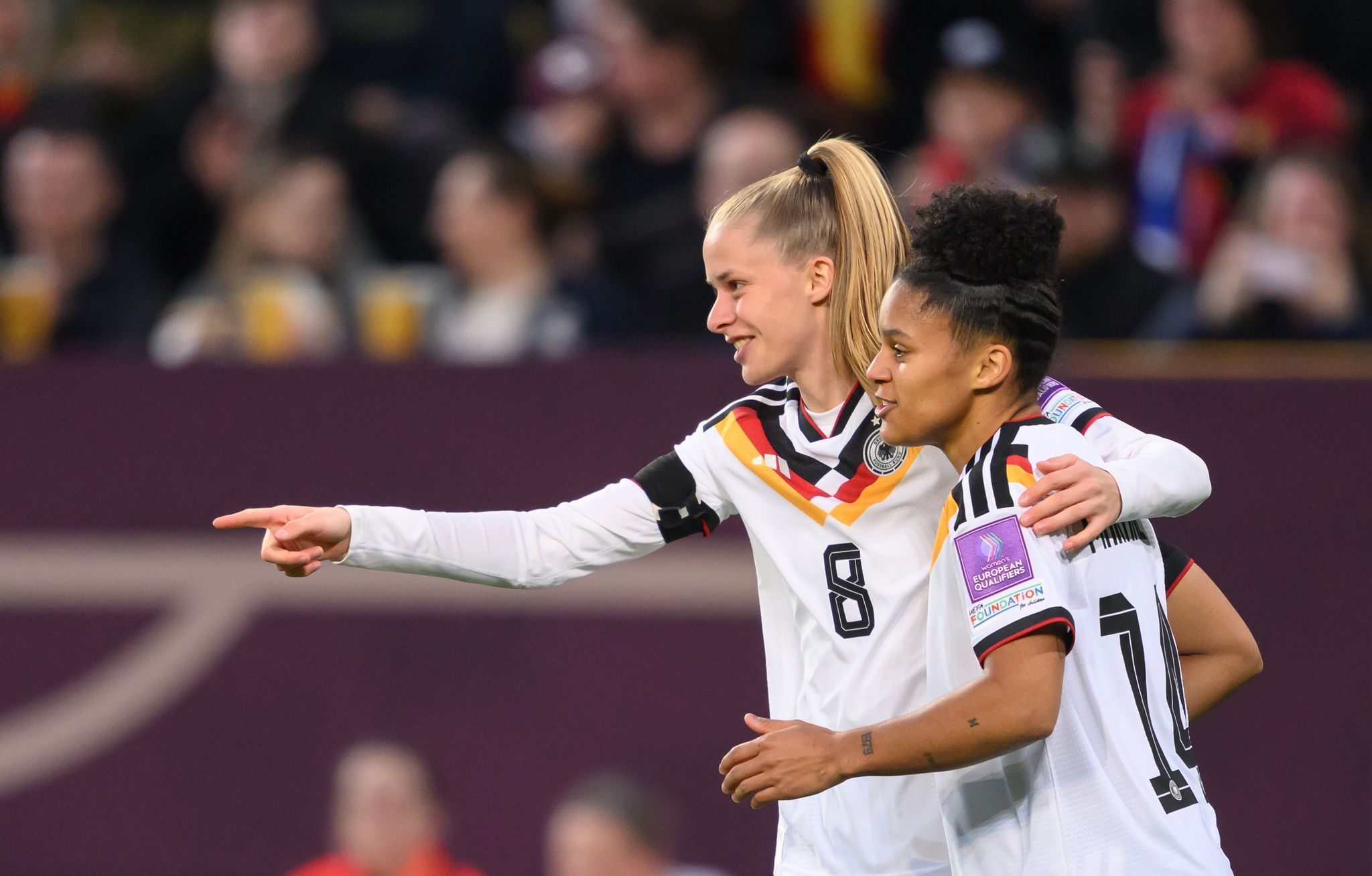 Vivien Endemann (l) und Shekiera Martinez