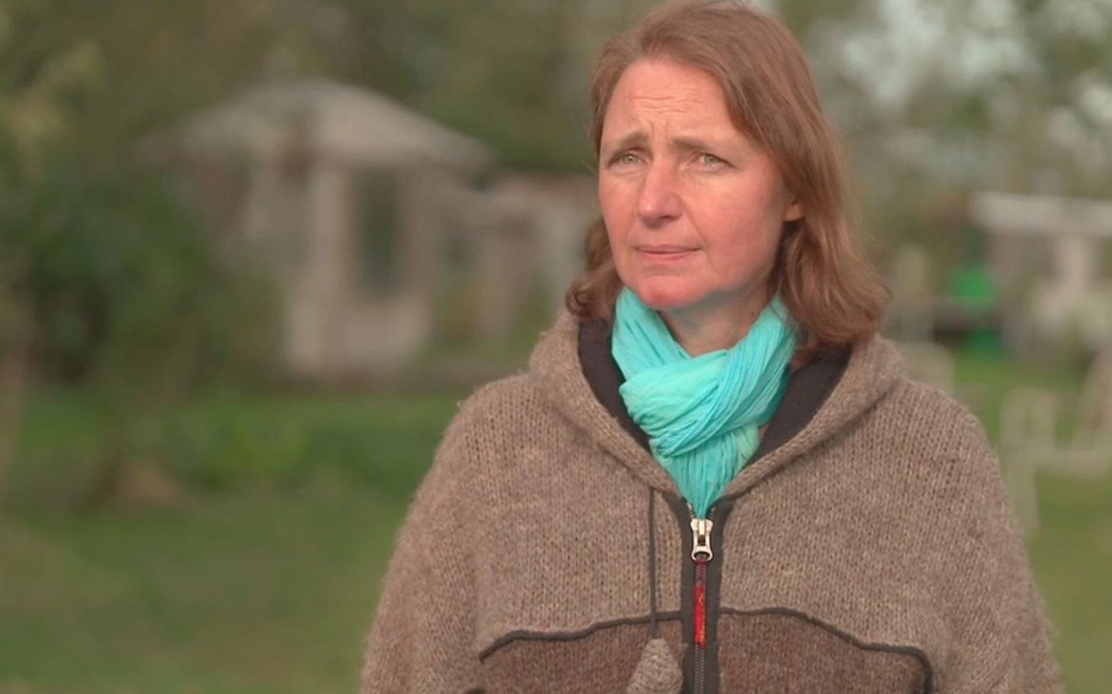 Die 50-jährige Ariane vermisst ihr Zuhause und ihre Kinder. (Bild: RTL)