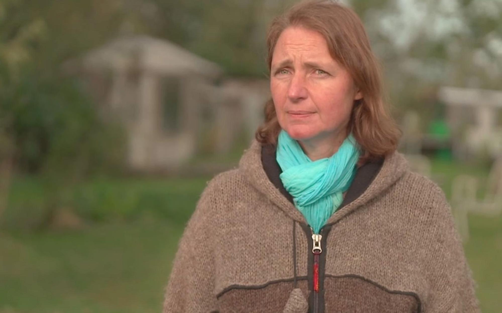 Die 50-jährige Ariane vermisst ihr Zuhause und ihre Kinder. (Bild: RTL)