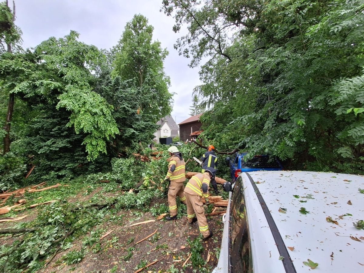 Zwei Blitzeinschläge verursachten erhebliche Schäden in Bergisch Gladbach.