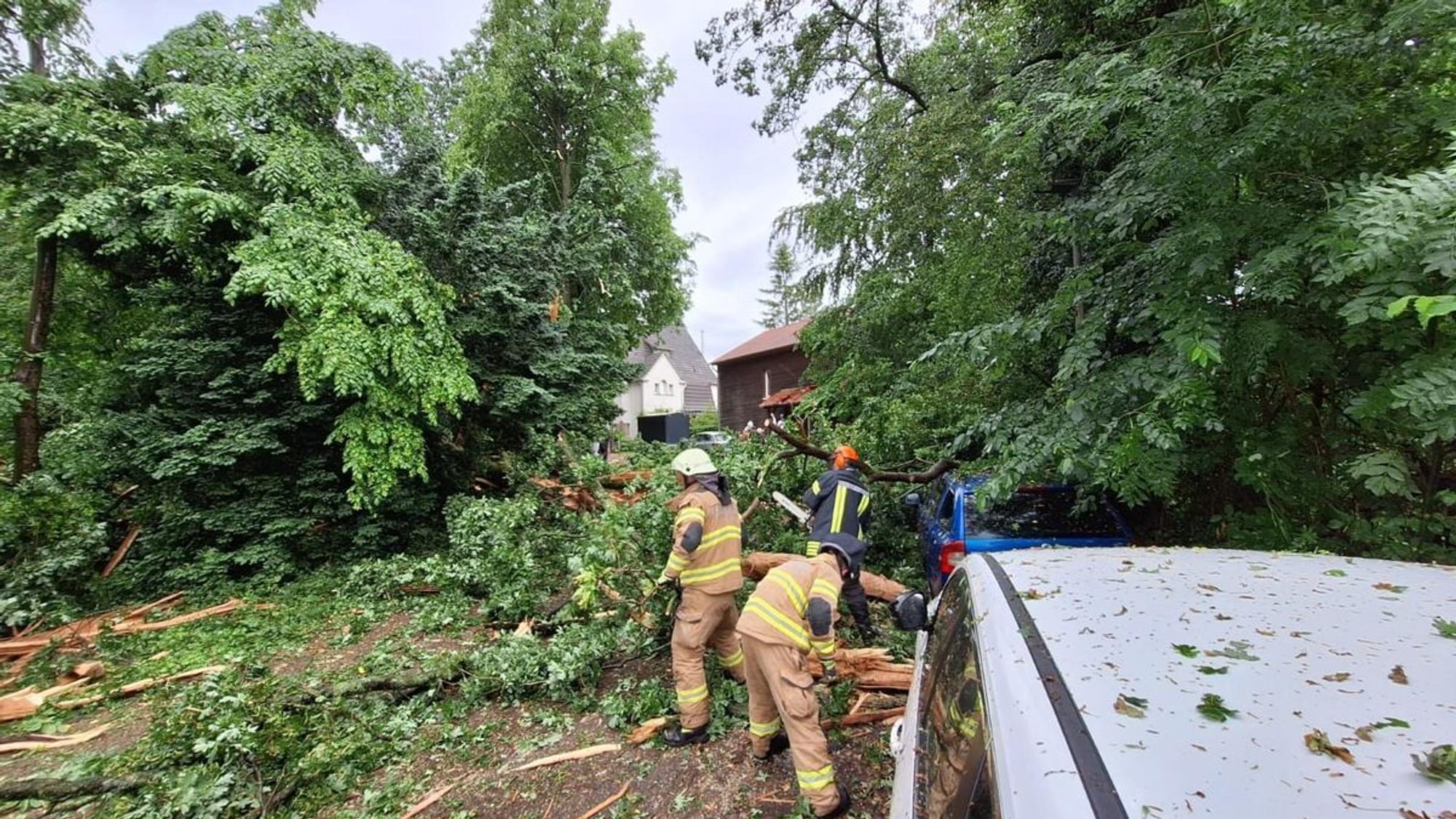 Zwei Blitzeinschläge verursachten erhebliche Schäden in Bergisch Gladbach.