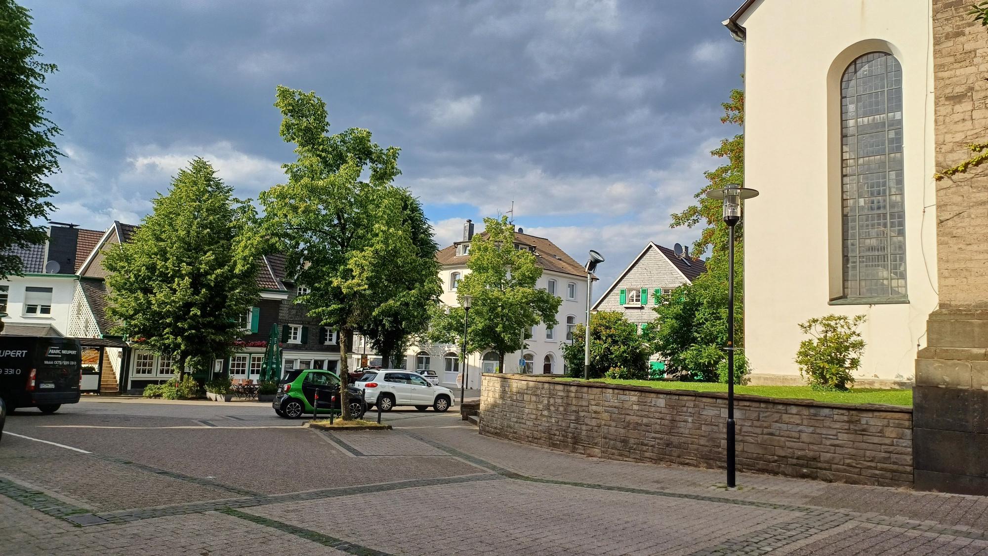 Die Kirchenkurve soll sich in einen begrünten Ort mit Aufenthaltsoptionen verwandeln.