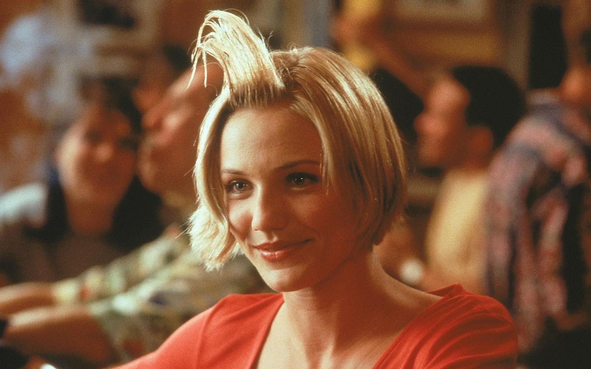 Standfestes Styling: Das Sperma in Marys (Cameron Diaz) Tolle hat einen Vorteil - die Frisur hält, garantiert. (Bild: 1998 Twentieth Century Fox Film Corporation. All rights reserved.)