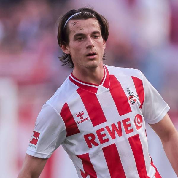 Jakub Kaminski im Trikot des 1. FC Köln auf dem Platz.