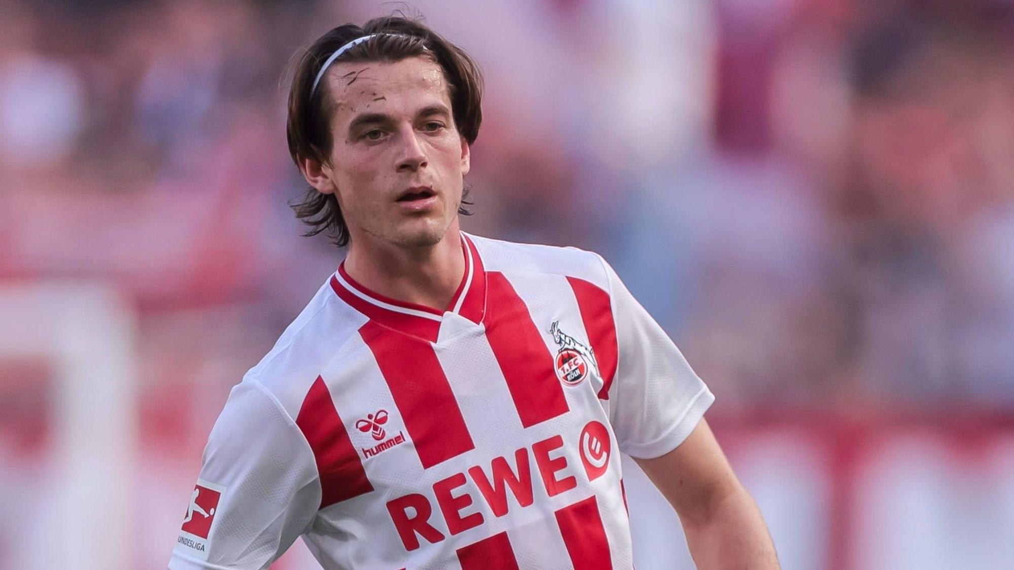 Jakub Kaminski im Trikot des 1. FC Köln auf dem Platz.