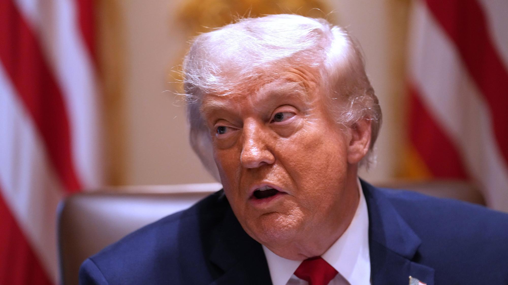 ARCHIV - 27.05.2026, USA, Washington: Donald Trump, Präsident der USA, spricht während einer Kabinettssitzung im Weißen Haus. (zu dpa: «Trump: Gespräche mit Iran gehen weiter») Foto: Jacquelyn Martin/AP/dpa +++ dpa-Bildfunk +++