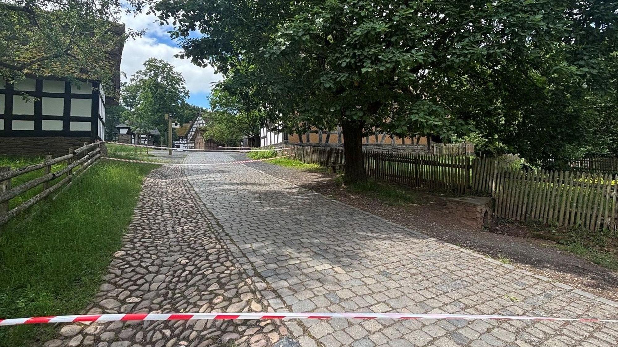 Ein Weg musste wegen des Schädlingsbefalls abgesperrt werden.