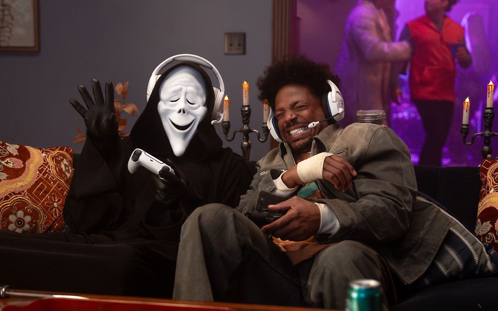 Erstmals seit „Scary Movie 2“ wirkt Marlon Wayans (rechts) wieder in der Reihe mit. (Bild: 2026 Paramount Pictures/Quantrell Colbert)