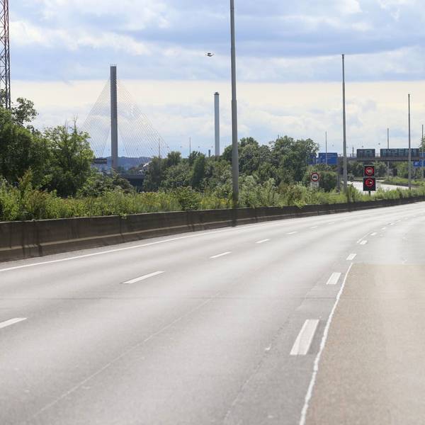 Gähnende Leere auf der Autobahn 565 Richtung Nordbrücke.