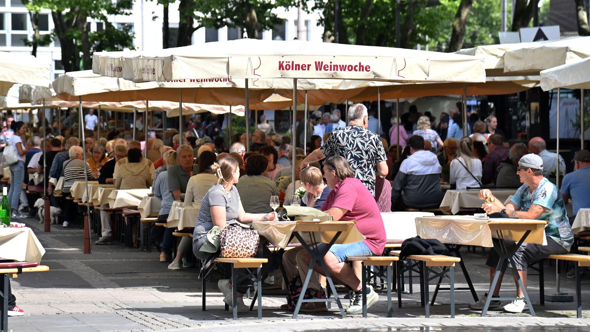 Die Weinwoche macht auch in diesem Jahr auf dem Kölner Neumarkt Halt.