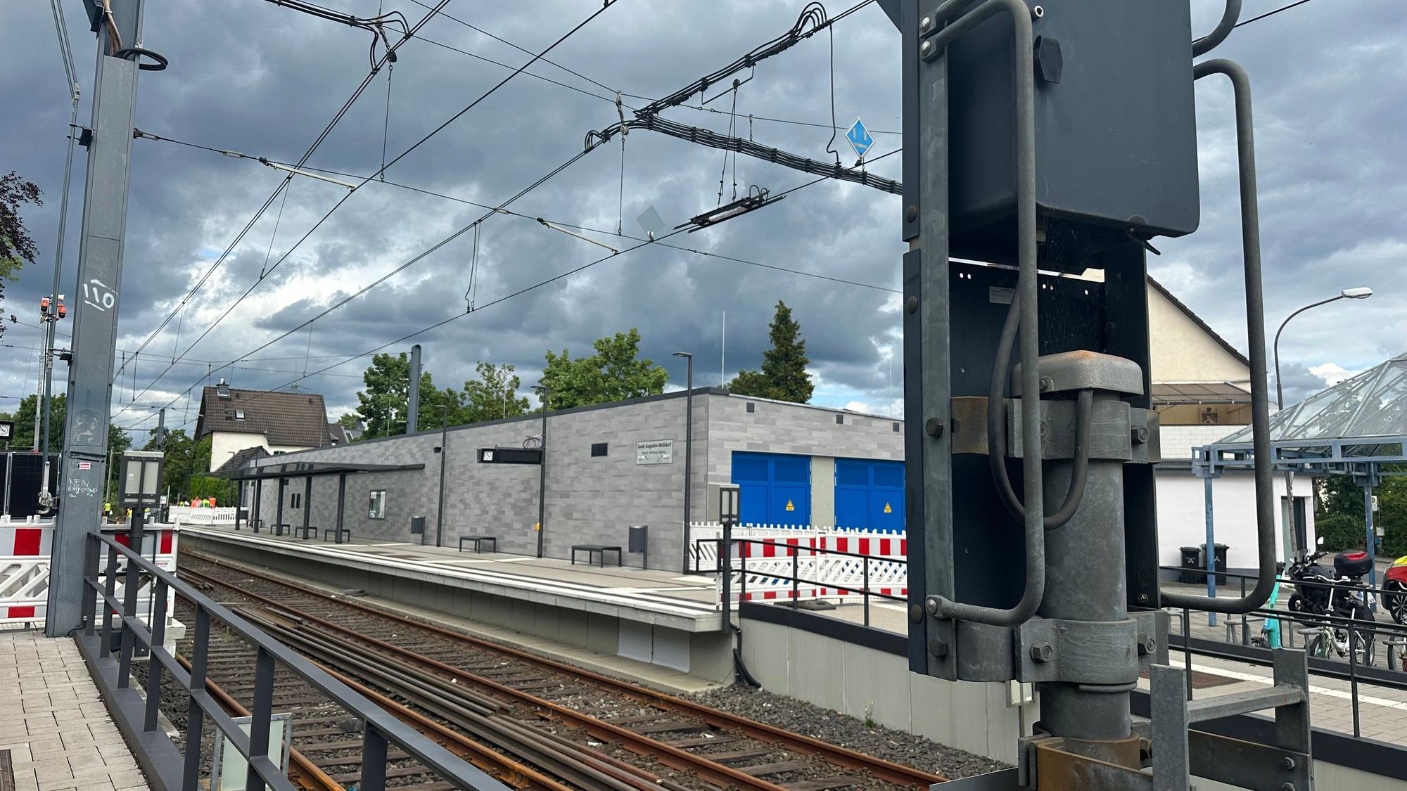 An der Haltestelle Mülldorf befindet sich ein hochmodernes Stellwerk der Stadtwerke Bonn. Die von ihm ausgehenden Kabel wurden durchtrennt.