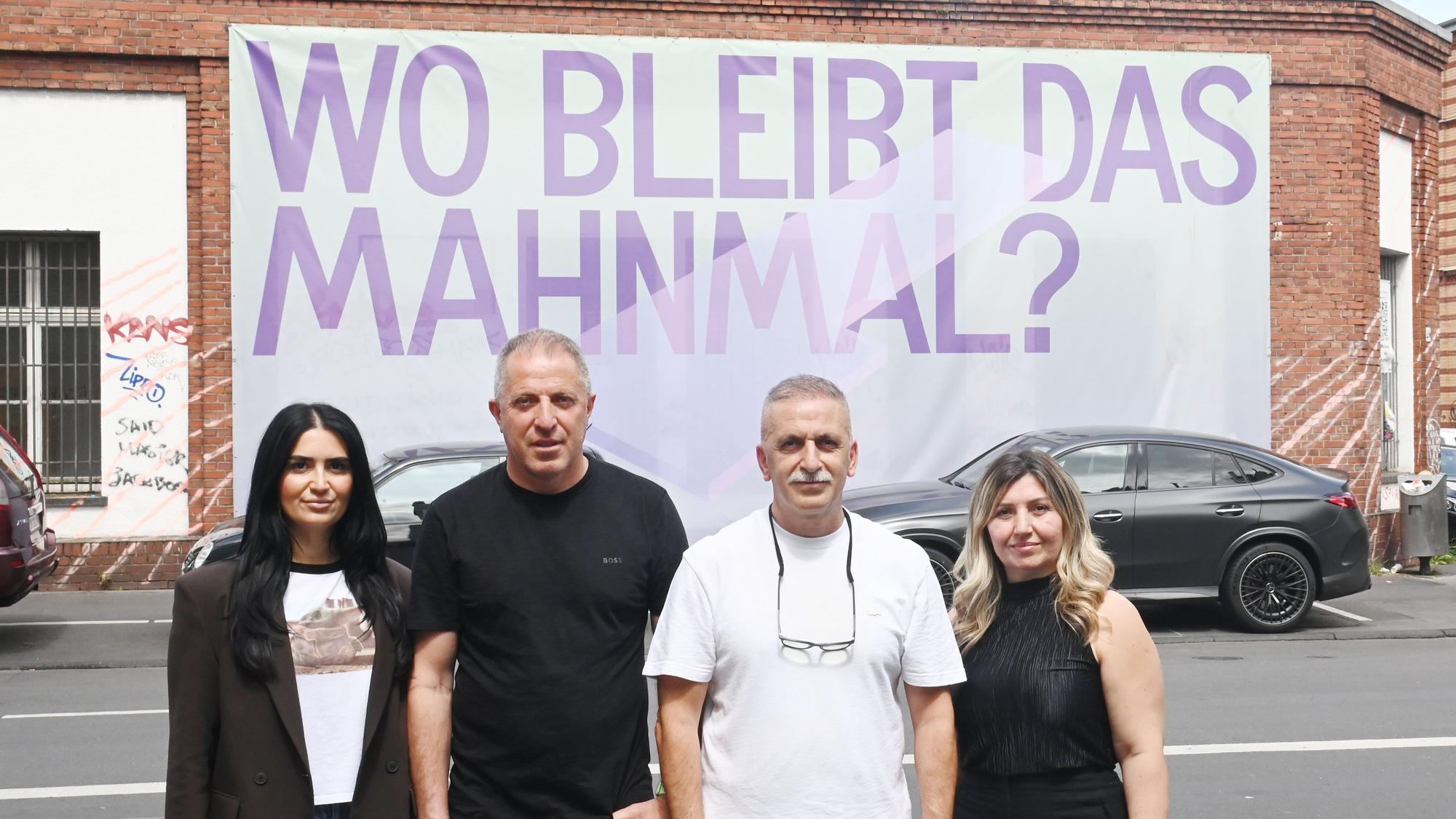„Wo bleibt das Mahnmal?“, fragen Anwohner der Keupstraße 22 Jahre nach dem Nagelbombenanschlag. Von links: Rujin Tunc, Muhammet Ayazgün, Bünyamin Köksoy, Ilknur Altinova.