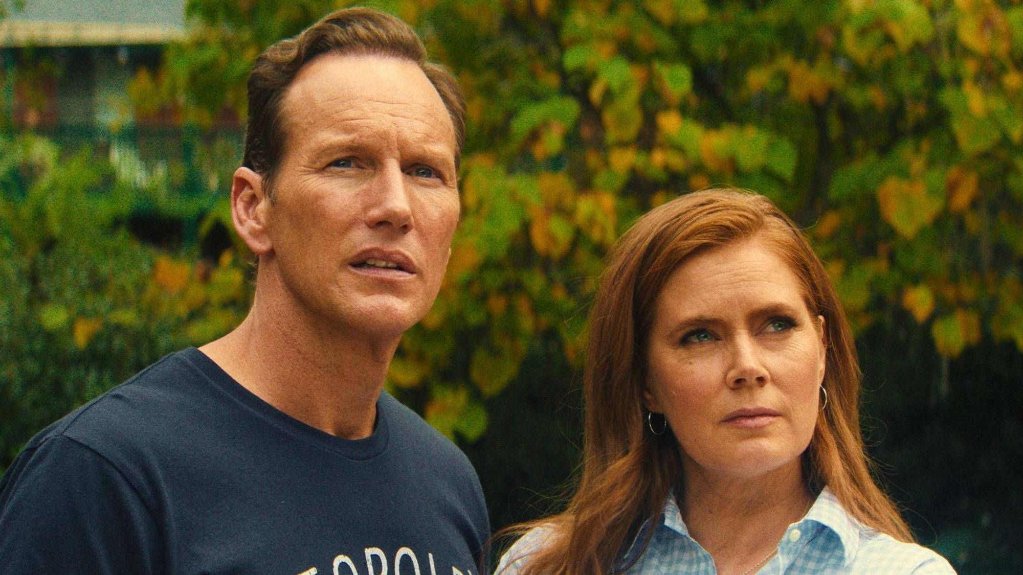 Das erfolgreiche Anwaltspaar Anna (Amy Adams) und Tom Bowden (Patrick Wilson) wird von der Vergangenheit eingeholt. Anna verteidigte einen mutmaßlich brutalen Mörder, Tom war der Staatsanwalt des Prozesses. Nun ist der Mann wieder frei und tut bedrohliche Dinge. Die Apple-Serie „Kap der Angst“ ist bereits die dritte Filmadaption des Stoffes. (Bild: Apple TV)