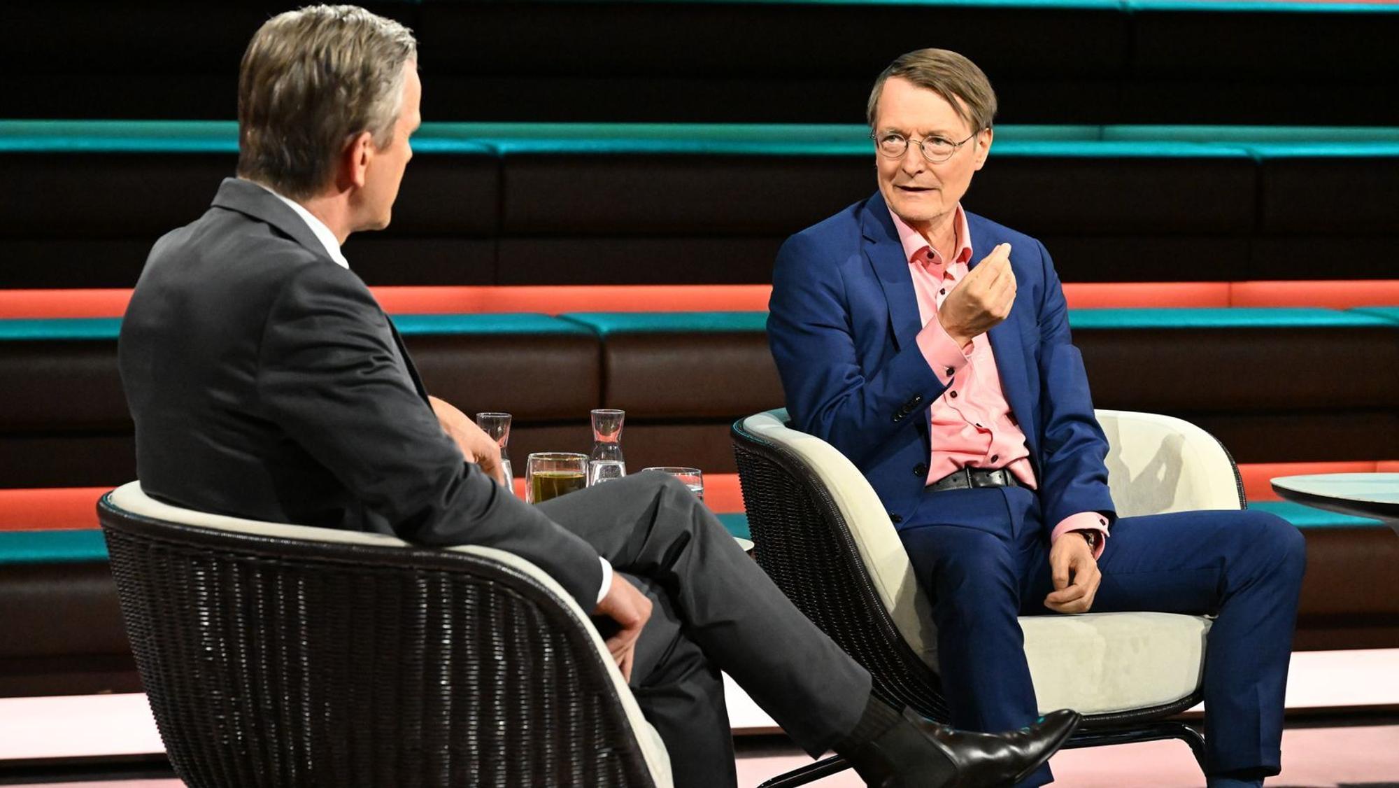 SPD-Politiker Karl Lauterbach verglich das Verhalten von Strack-Zimmermann mit dem Auftreten von Ex-FDP-Chef Christian Lindner. (Bild: ZDF / Markus Hertrich)