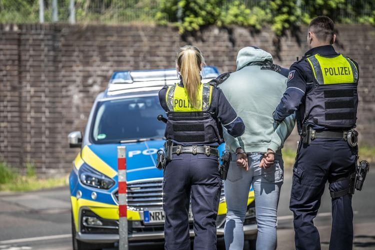 Symbolbild: Festnahme durch die Polizei.