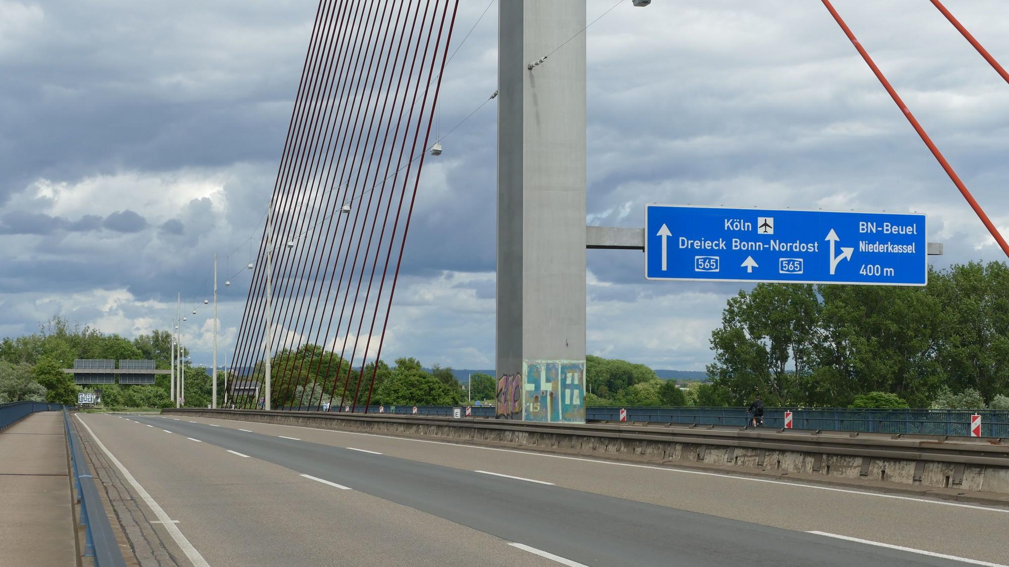 Nichts geht mehr auf der Bonner Nordbrücke seit der kurzfristigen Komplettsperrung am 3. Juni.