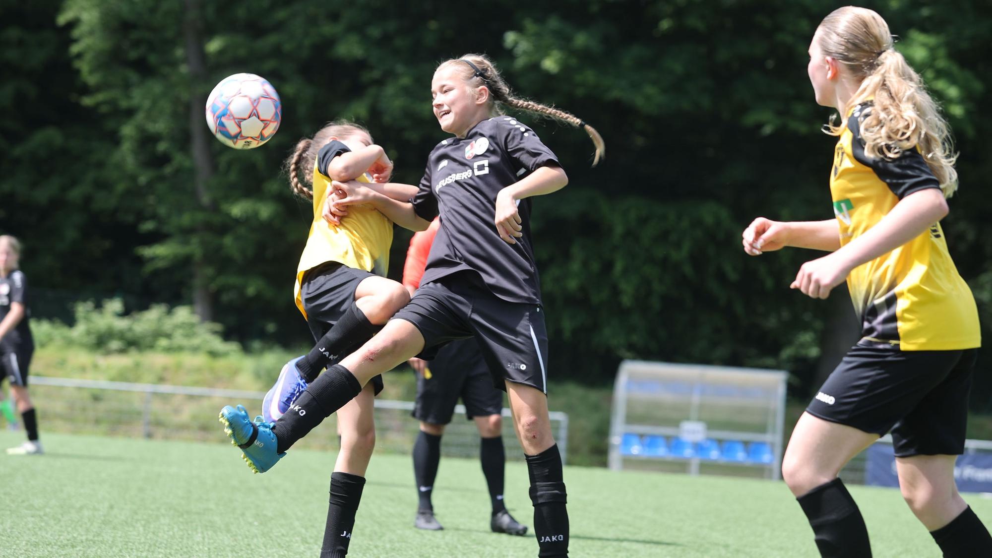 Spielszene aus dem Mädchenfußball