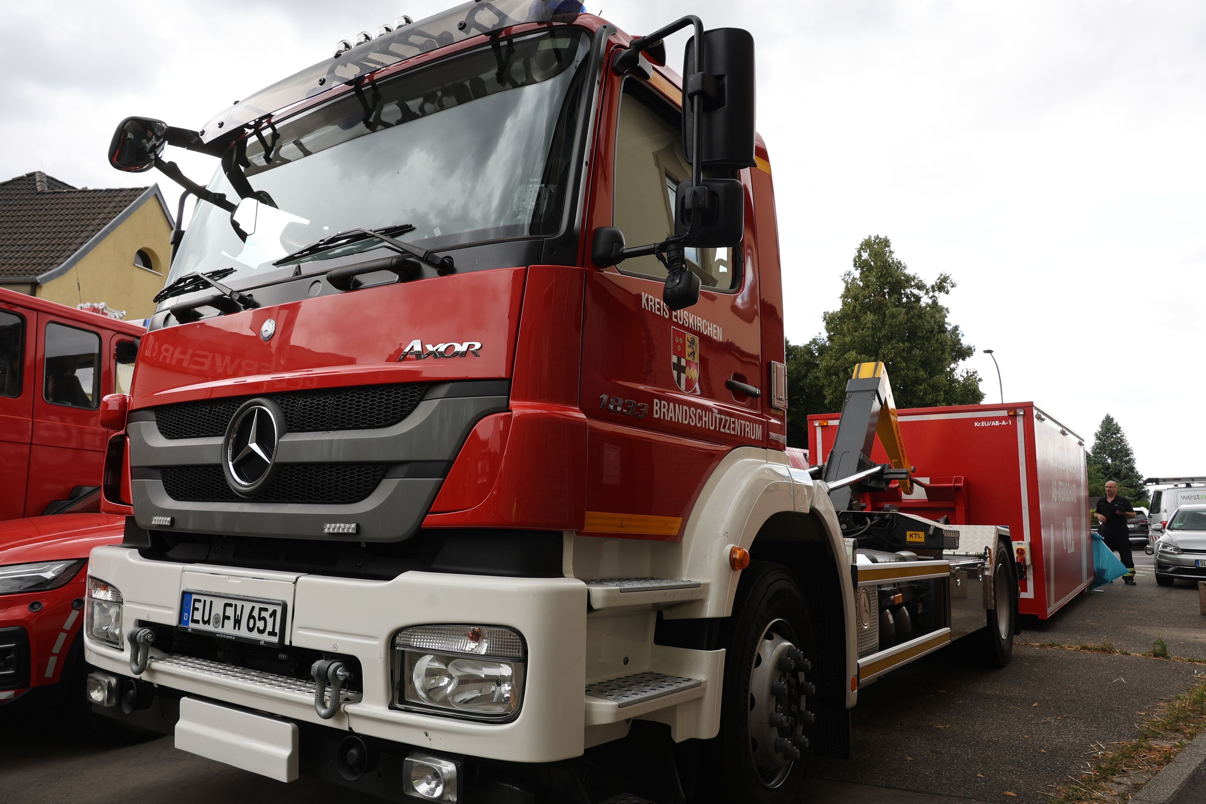 Das Wechselladerfahrzeug mit dem Abrollbehälter Atemschutz (Alarmcontainer) des Kreises Euskirchen.