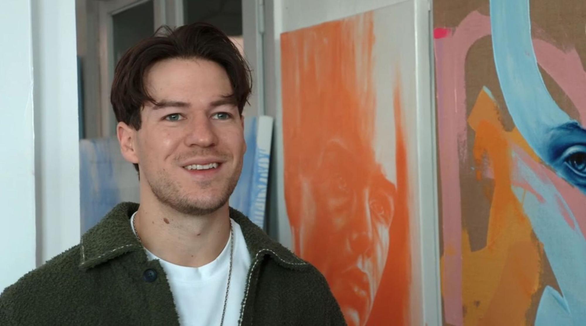 Der Künstler Fabian Utta verdient sein Geld mit seiner Kunst und das nicht zu knapp. (Bild: RTL)