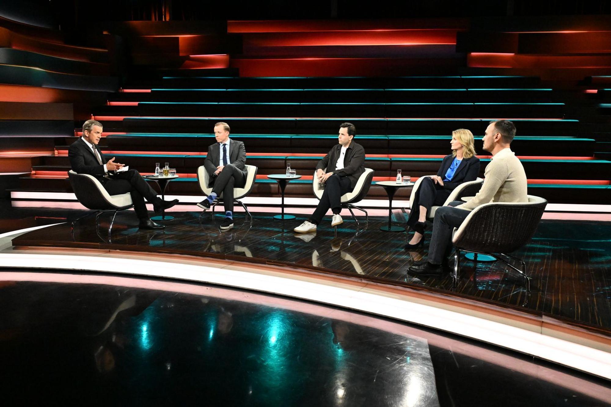 Der 30. Juni und die damit verbundene Reformankündigungen der Koalition standen am Mittwochabend im Mittelpunkt der Diskussion bei „Markus Lanz“. (Bild: ZDF / Markus Hertrich)