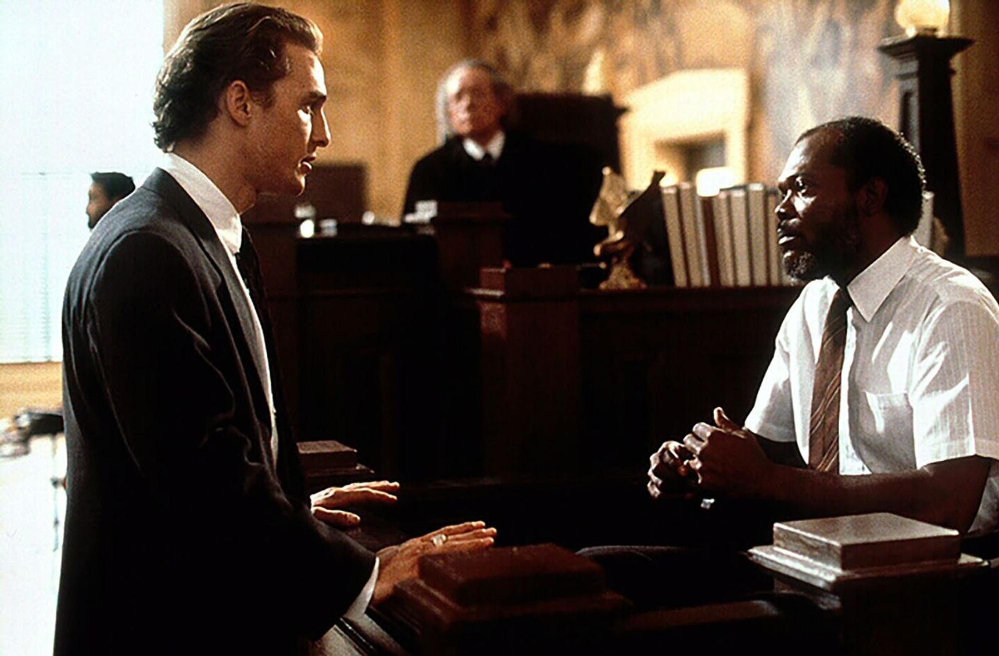 Als Vater einer kleinen Tochter bringt der Jurist Jake Brigance (Matthew McConaughey) für Haileys Tat durchaus Verständnis auf. (Bild: RTL / © 1996 Warner Brothers, a division of Time Warner Entertainment Company, LP.)