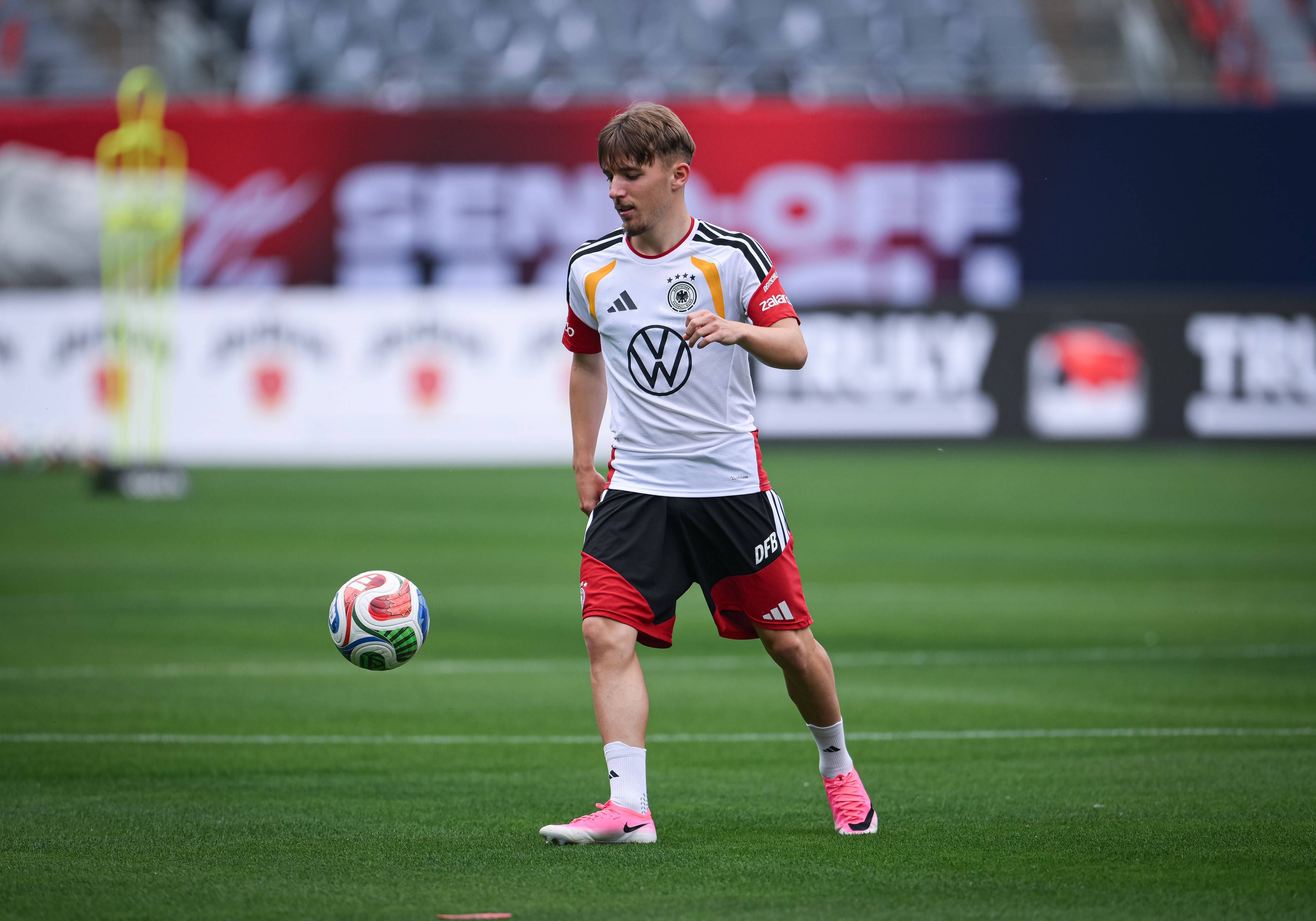 Lennart Karl am Ball