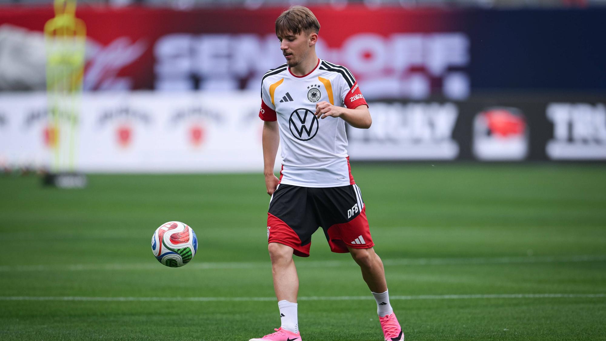 Lennart Karl am Ball
