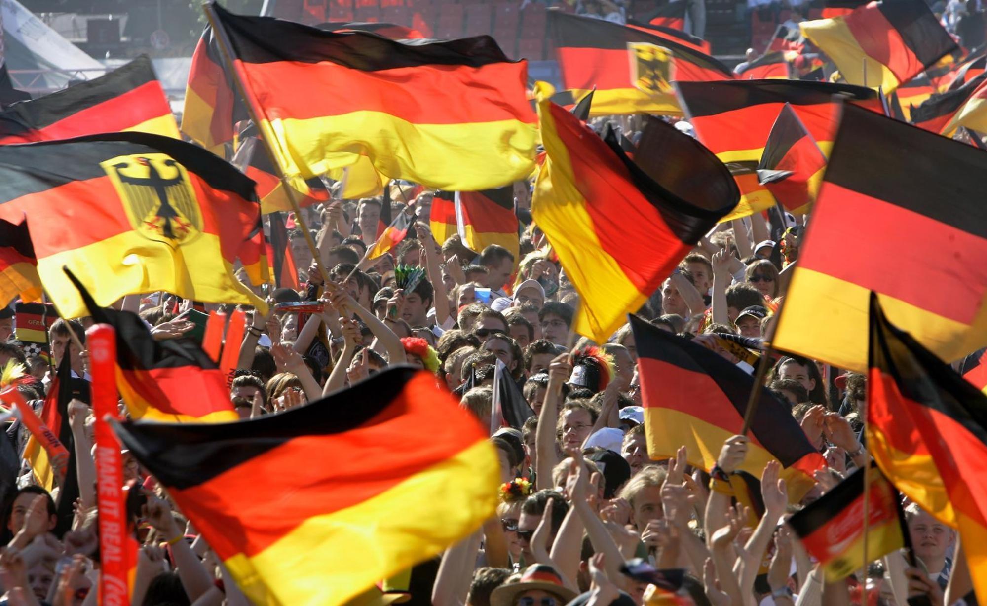 Deutschland, ein Fahnenmeer. (Bild: 2006 Getty Images/Friedemann Vogel)