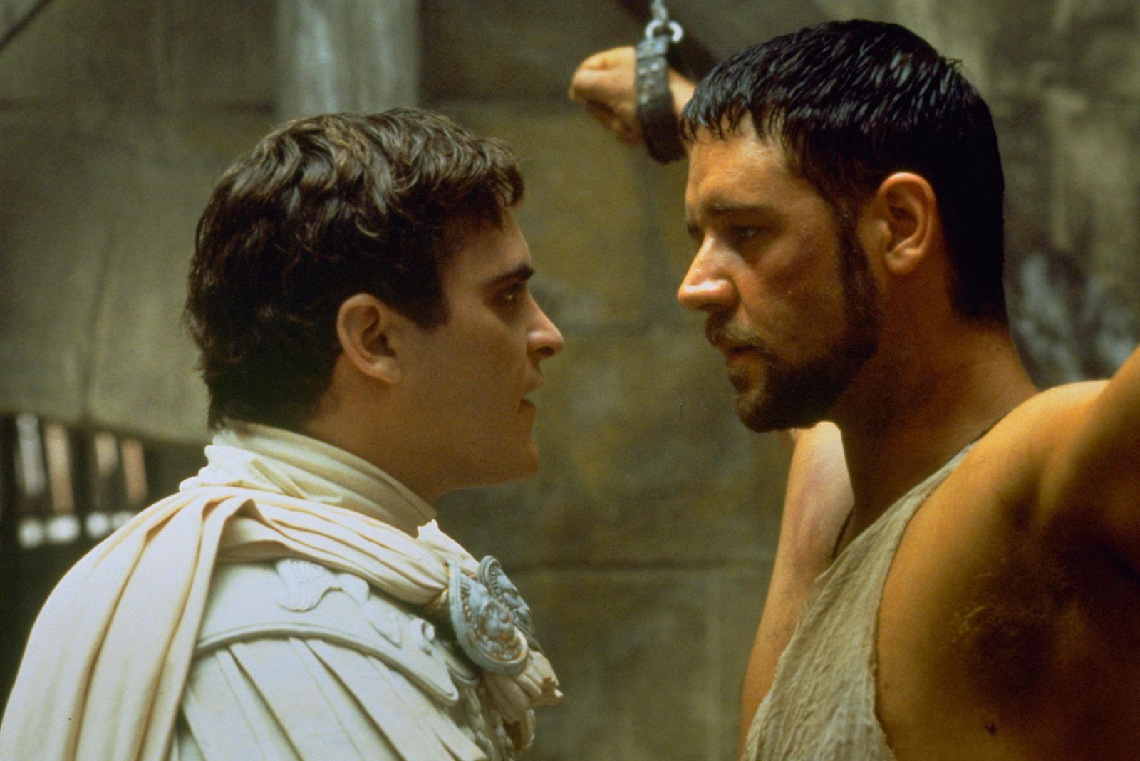 Commodus (Joaquin Phoenix, links) will den Thron für sich und ordnet die Ermordung von Maximus (Russell Crowe) und seiner Familie an.  (Bild: Universal Pictures)