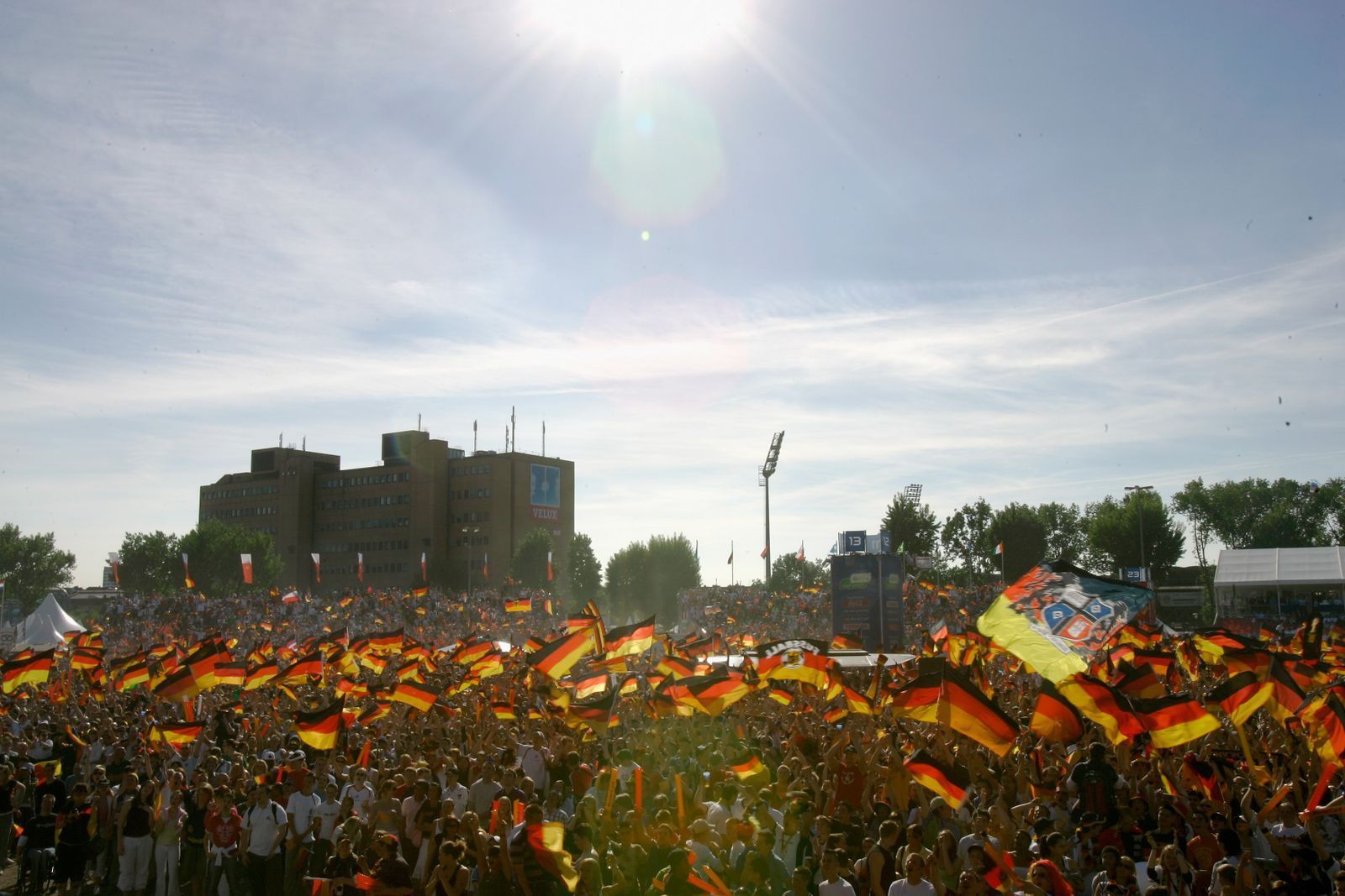 Am „Heiligengeistfeld“ in Hamburg feierten 2006 Abertausende - auch von hier schwappte die Wellte durchs Land. (Bild: 2006 Getty Images/Friedemann Vogel)
