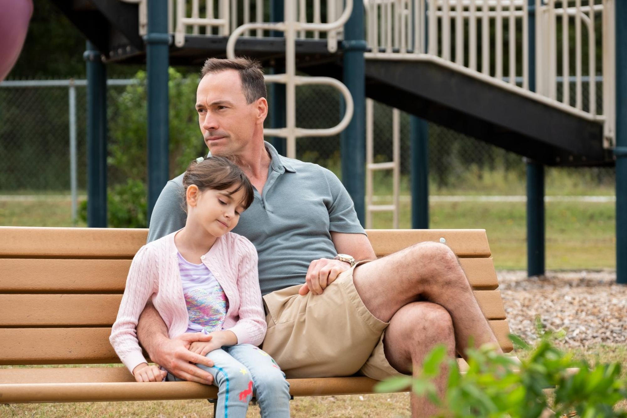 Oz-Darsteller Chris Klein war zuletzt der Netflix-Romanze „Süße Magnolien“ (2020, Bild) zu sehen. (Bild: Eliza Morse / Netflix)