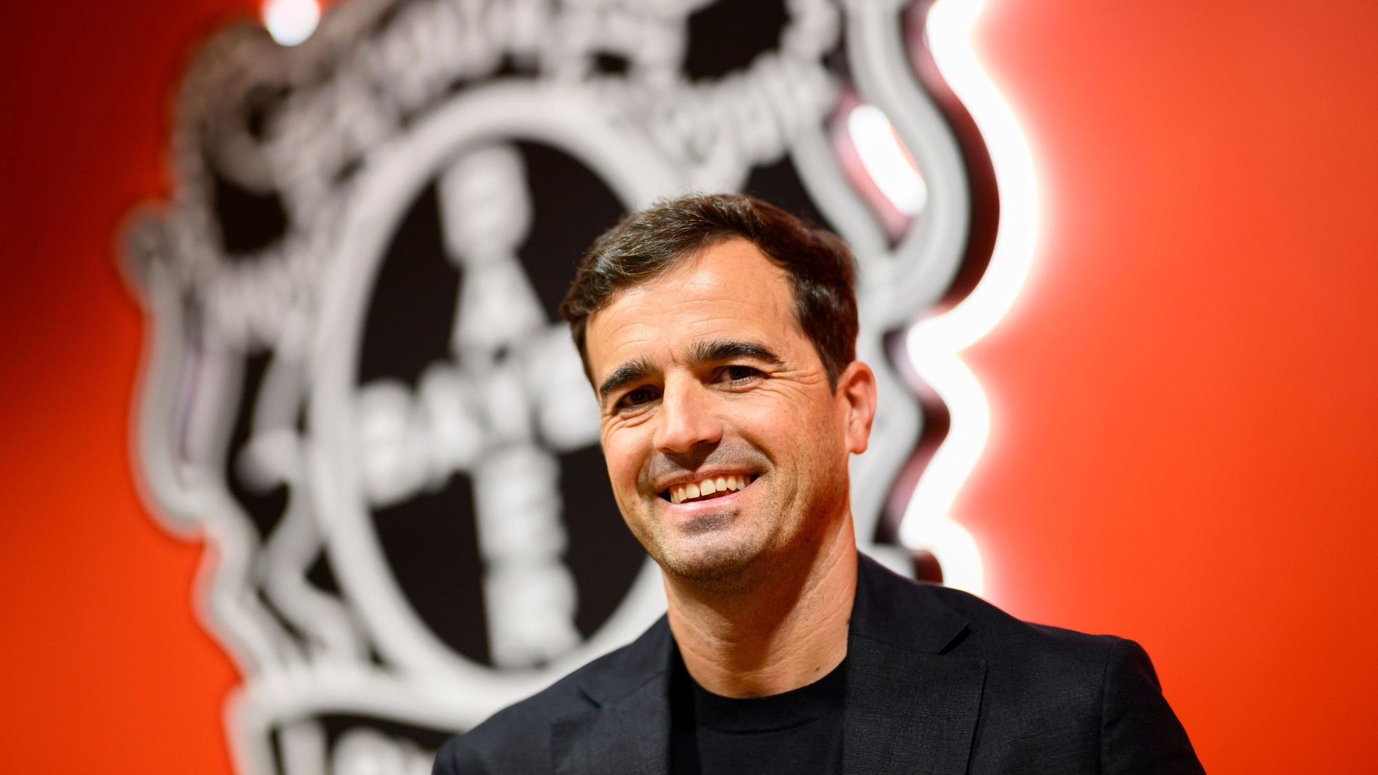 05.06.2026, Nordrhein-Westfalen, Leverkusen: Fußball, Bundesliga: Bayer Leverkusen stellt auf einer Pressekonferenz Carles Martinez Novell als neuen Trainer vor. Foto: Anke Waelischmiller/dpa +++ dpa-Bildfunk +++