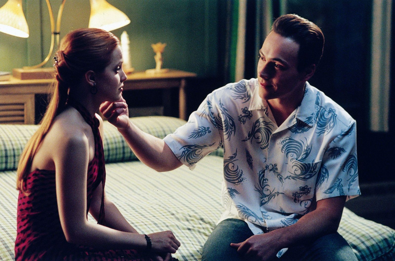 Für seine große Liebe Heather (Mena Suvari) trat Lacrosse-Spieler Chris „Oz“ Ostreicher (Chris Klein) in den Schulchor ein. (Bild: Universal Pictures)