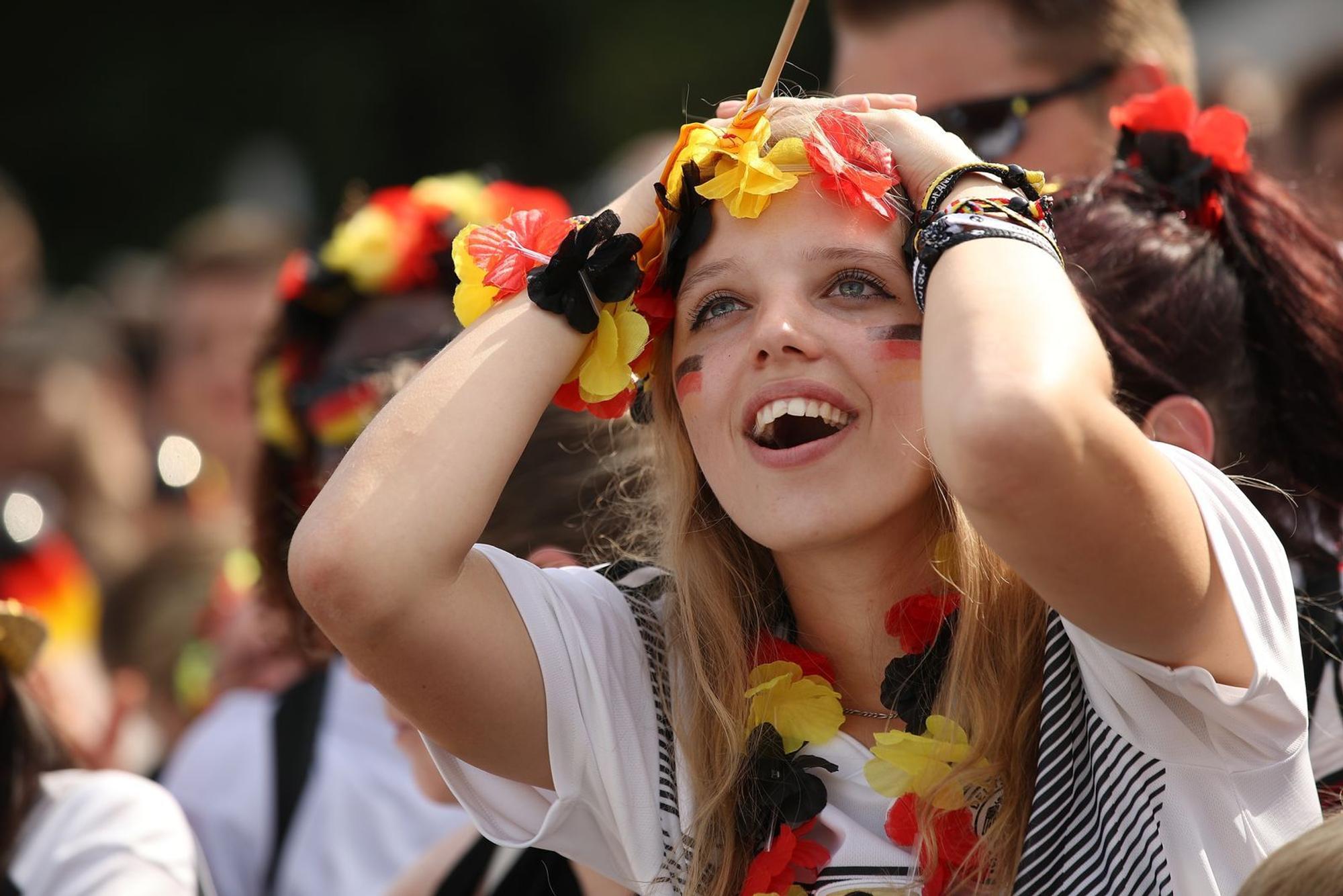 Zwischen Hoffen und Bangen: 2018 FIFA beim Public Viewing in Berlin. (Bild: 2018 Getty Images/Sean Gallup)