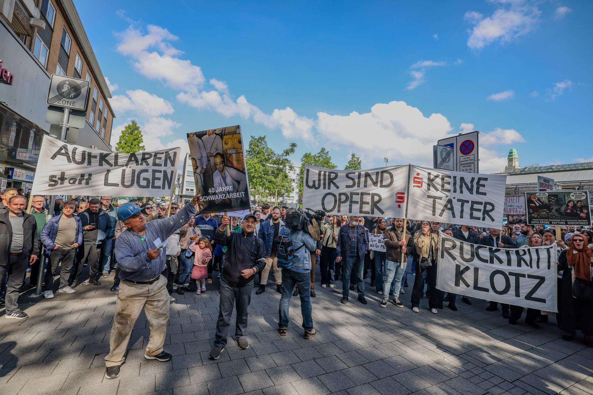Protestkundgebung zum Sparkasseneinbruch in Gelsenkirchen