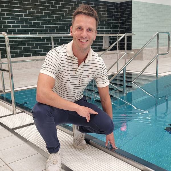 Das Foto zeigt Nico van der Lucht im neuen Hallenbad