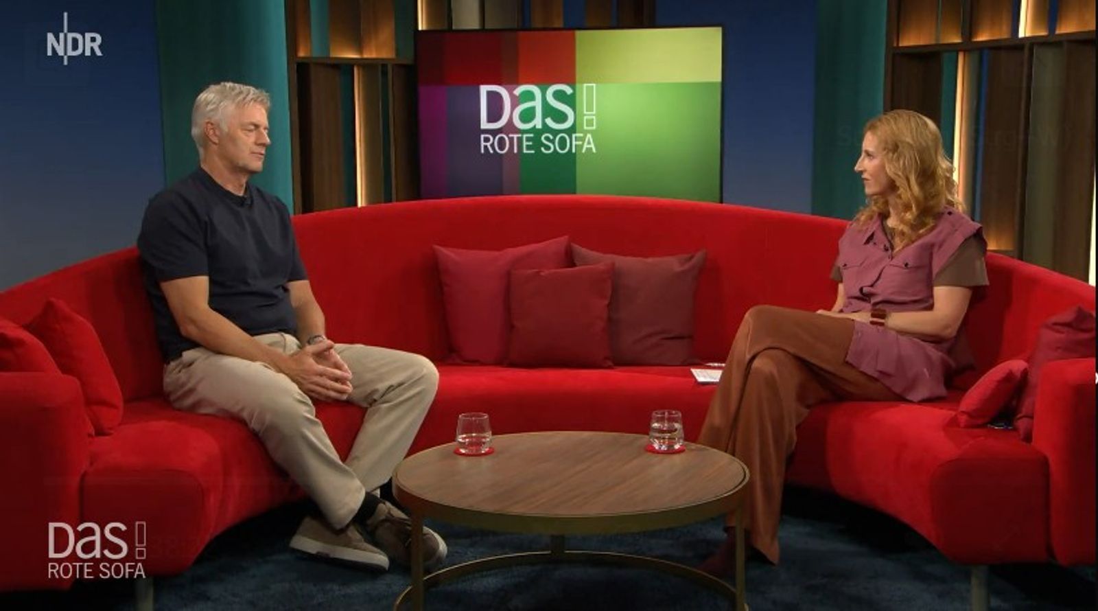 In der NDR-Sendung „Das! Rote Sofa“ hat Kommentator Tom Bartels erzählt, wie er den Sieg der deutschen Nationalmannschaft 2014 erlebt hat.  (Bild: ARD/NDR)